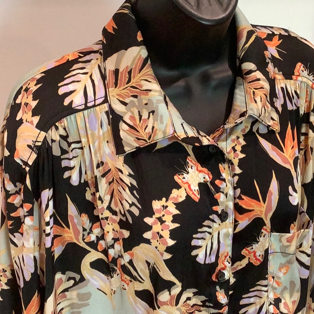 Free People Floral Print Lightweight Top - Black, Cream, Peach, Size Large - Picture 7 of 15
